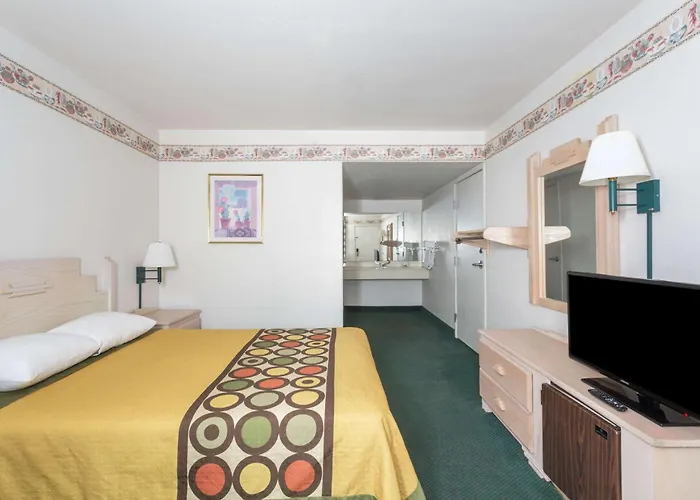 Super 8 By Wyndham Hotel
