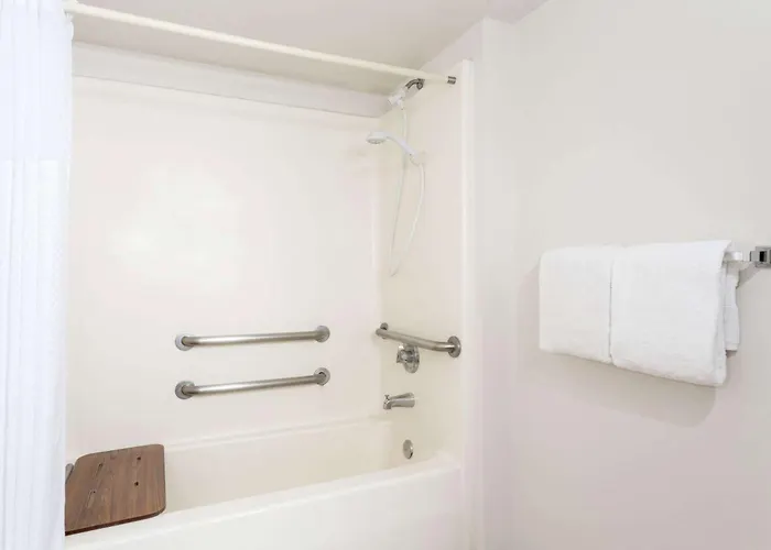 Super 8 By Wyndham Hotel 2*