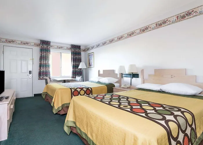Super 8 By Wyndham Hotel