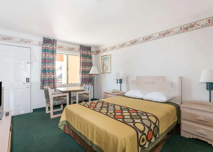 Super 8 By Wyndham Hotel Cottonwood