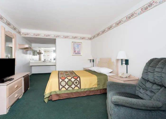 Super 8 By Wyndham Hotel