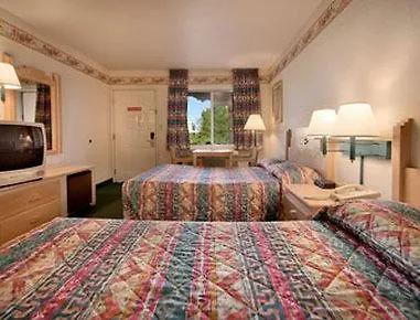 Super 8 By Wyndham Hotel 2*